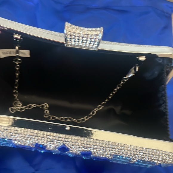 Clutch - Picture 3 of 4